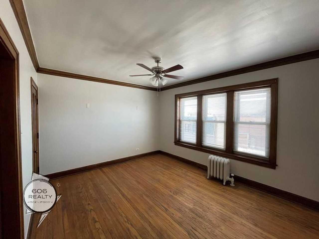 Belmont Cragin Apts Available! SPECIAL OFFER! - Photo 3 of 5