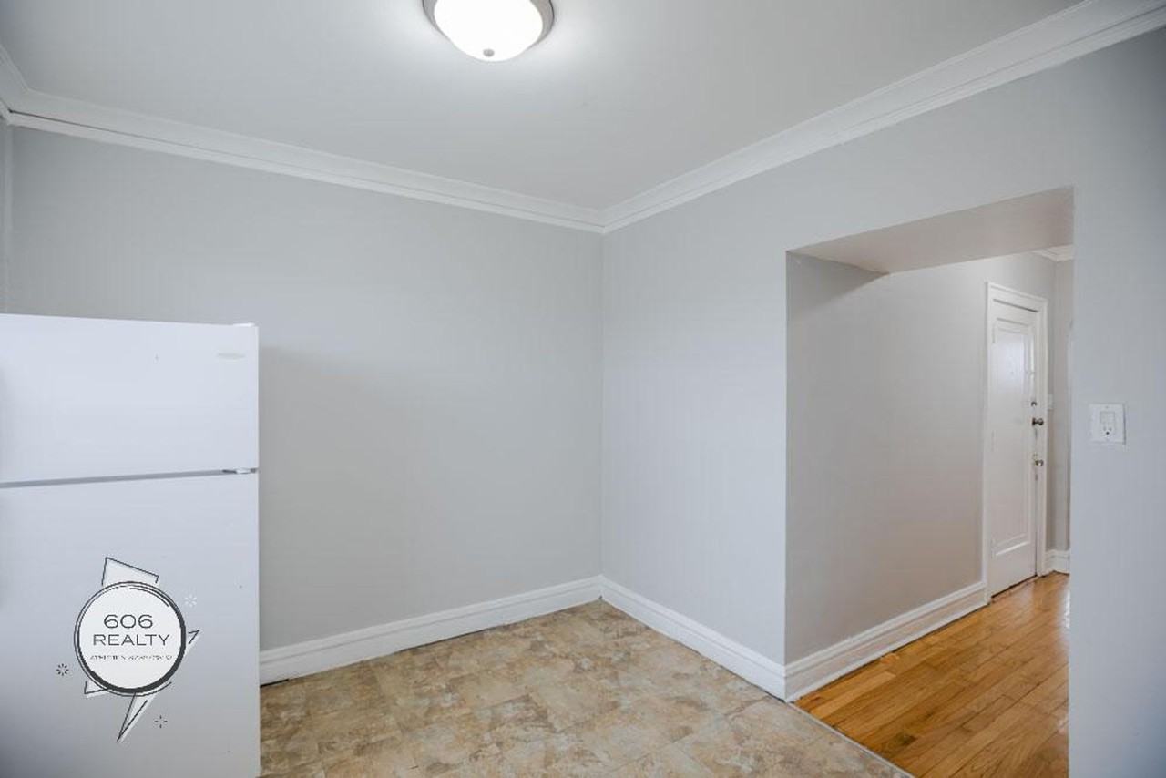 Bright and Sunny Cicero apartments! - Photo 4 of 27