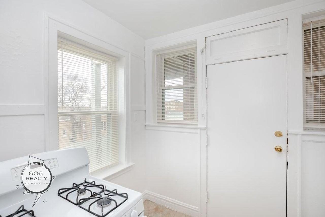 Bright and Sunny Cicero apartments! - Photo 5 of 27