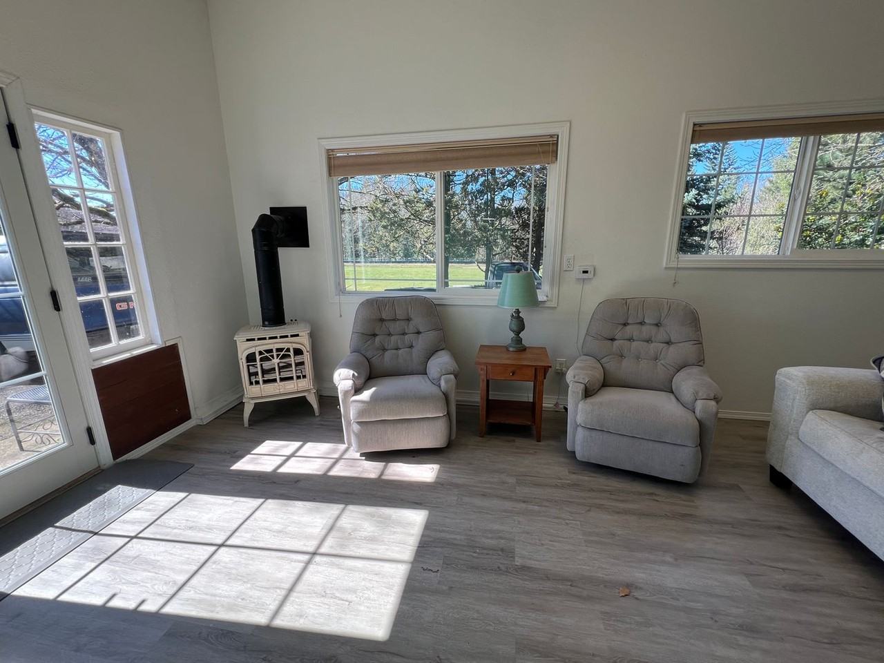 39175 Scenic St - Photo 2 of 15