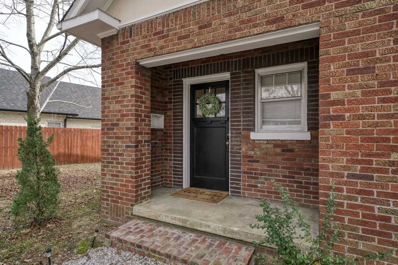 399 Hughes St - Photo 2 of 14