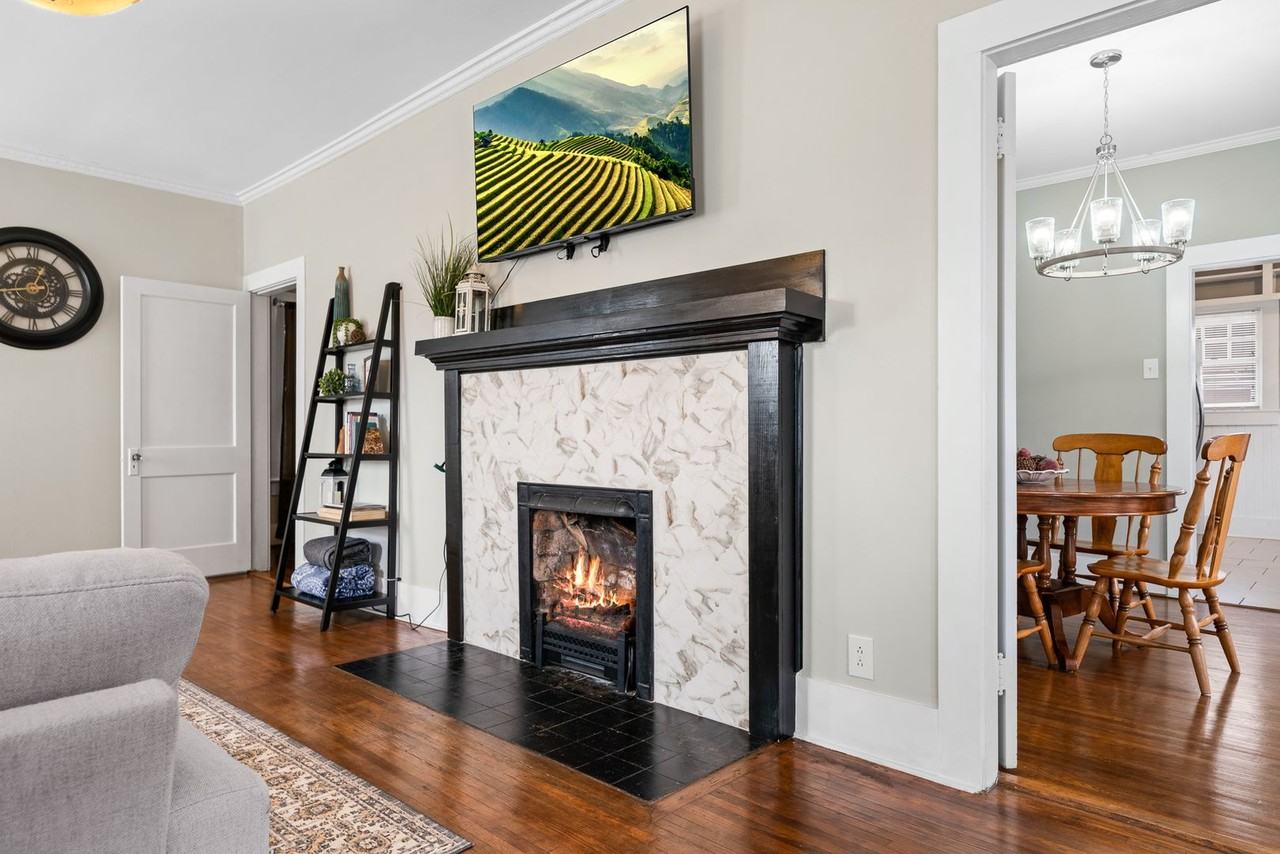 399 Hughes St - Photo 5 of 14