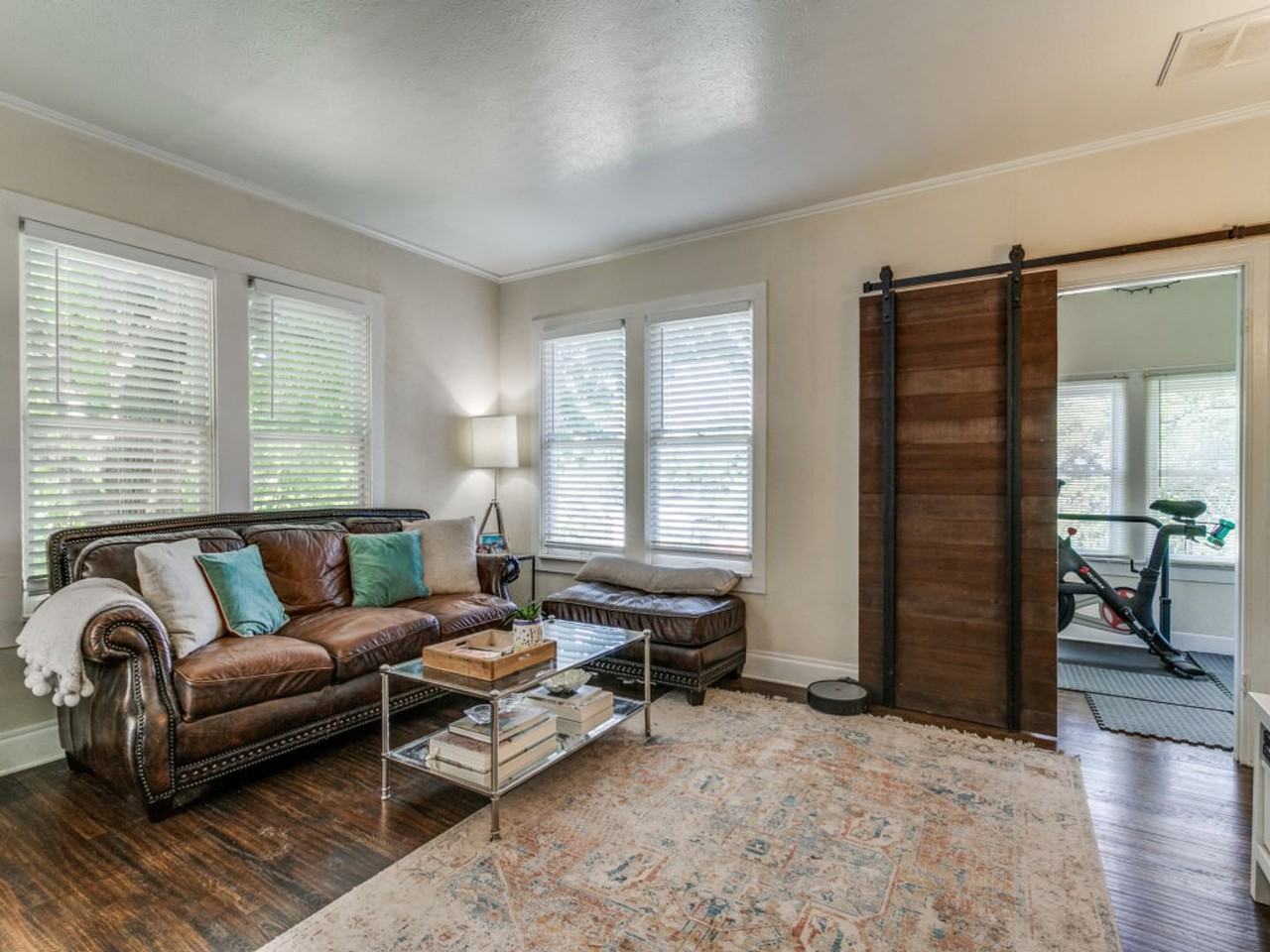 Junius Duplex - Photo 2 of 12