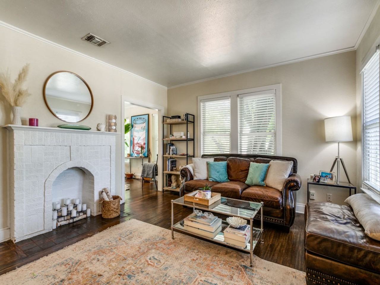 Junius Duplex - Photo 3 of 12