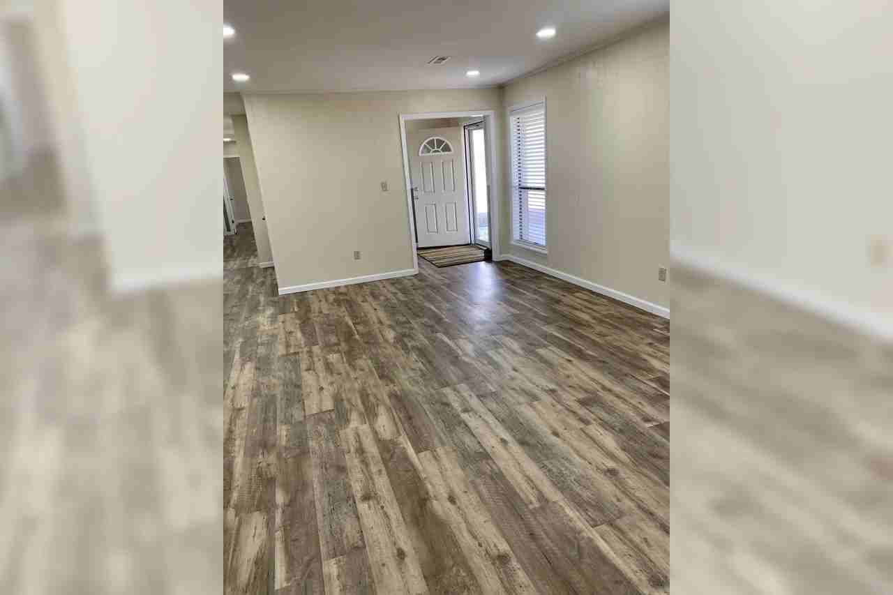 955 Rives Rd - Photo 2 of 33