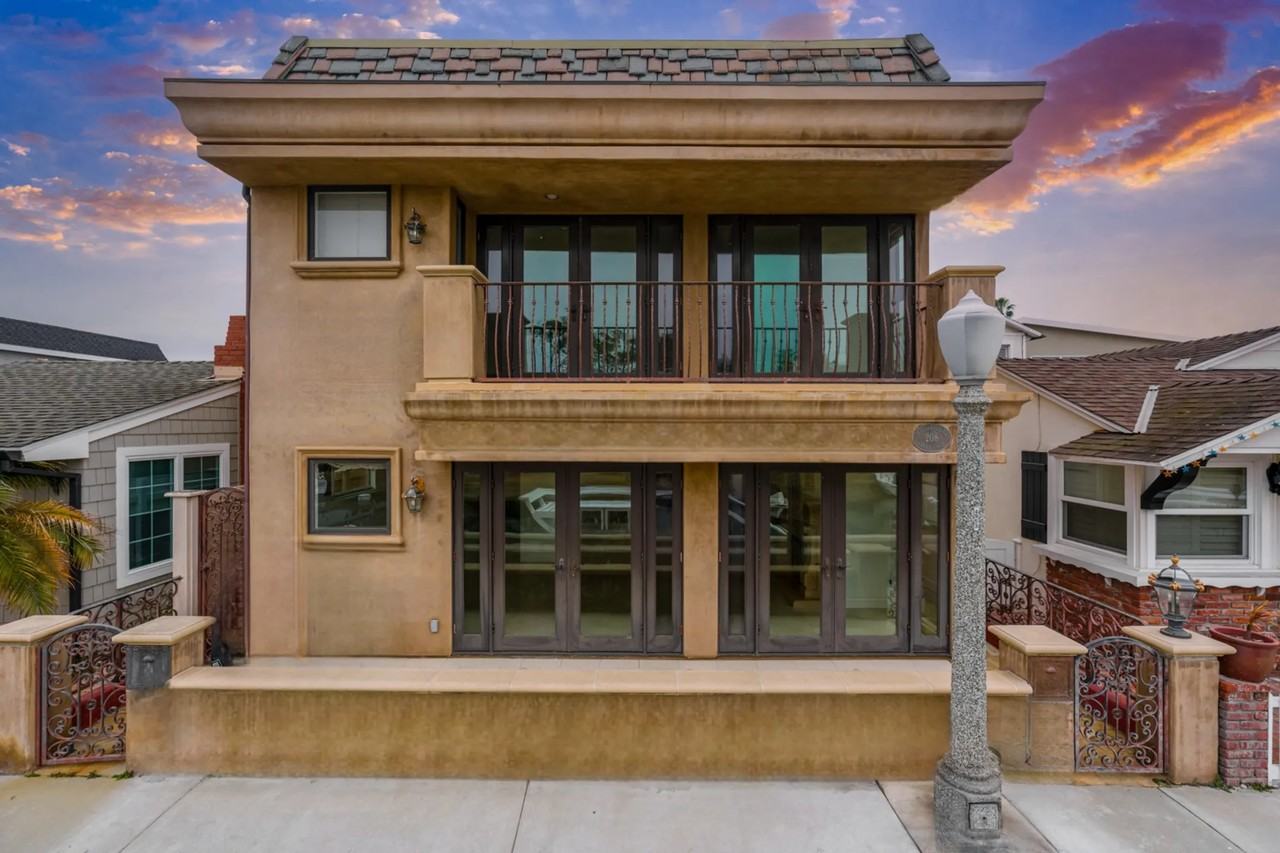 208 Grand Canal - Photo 2 of 19