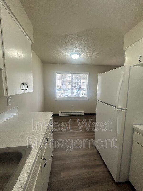1806 E Fourth Plain Blvd #10 - Photo 6 of 22