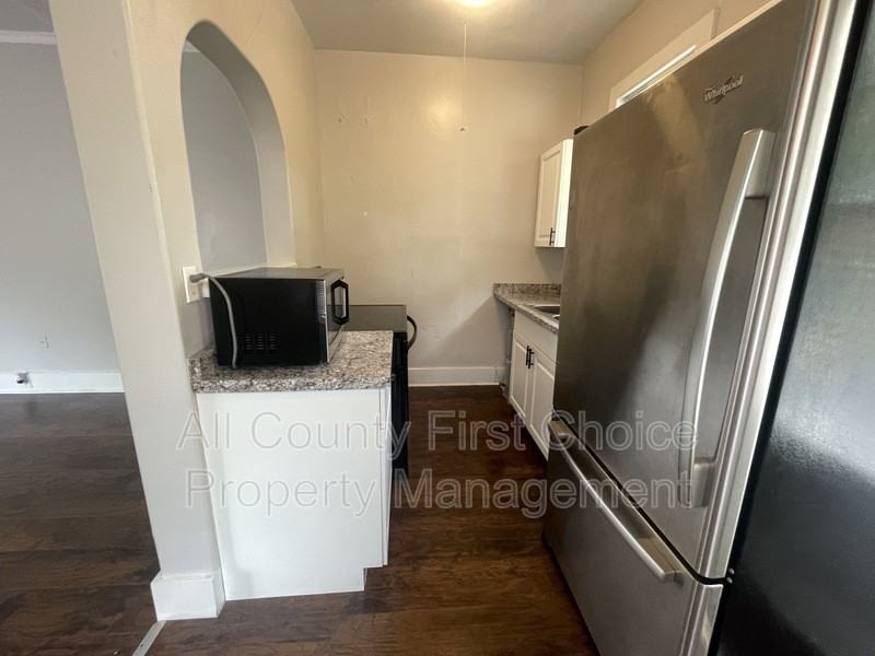 909 Pine Street #5 - Photo 3 of 10