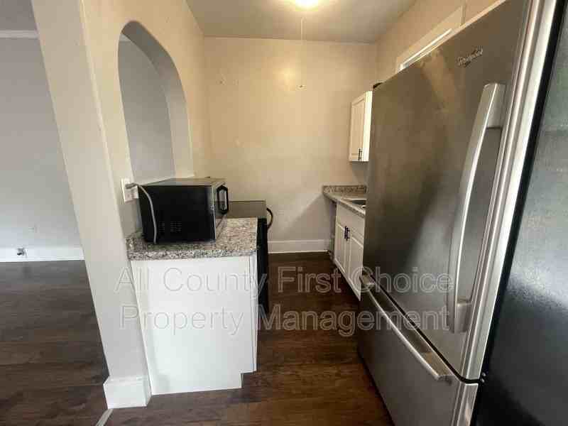 909 Pine Street #5 - Photo 4 of 10