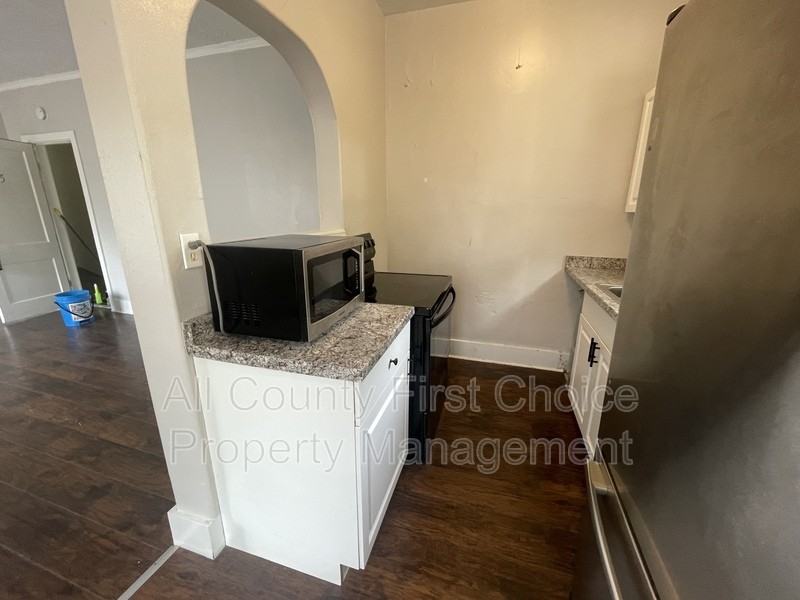 909 Pine Street #5 - Photo 5 of 10