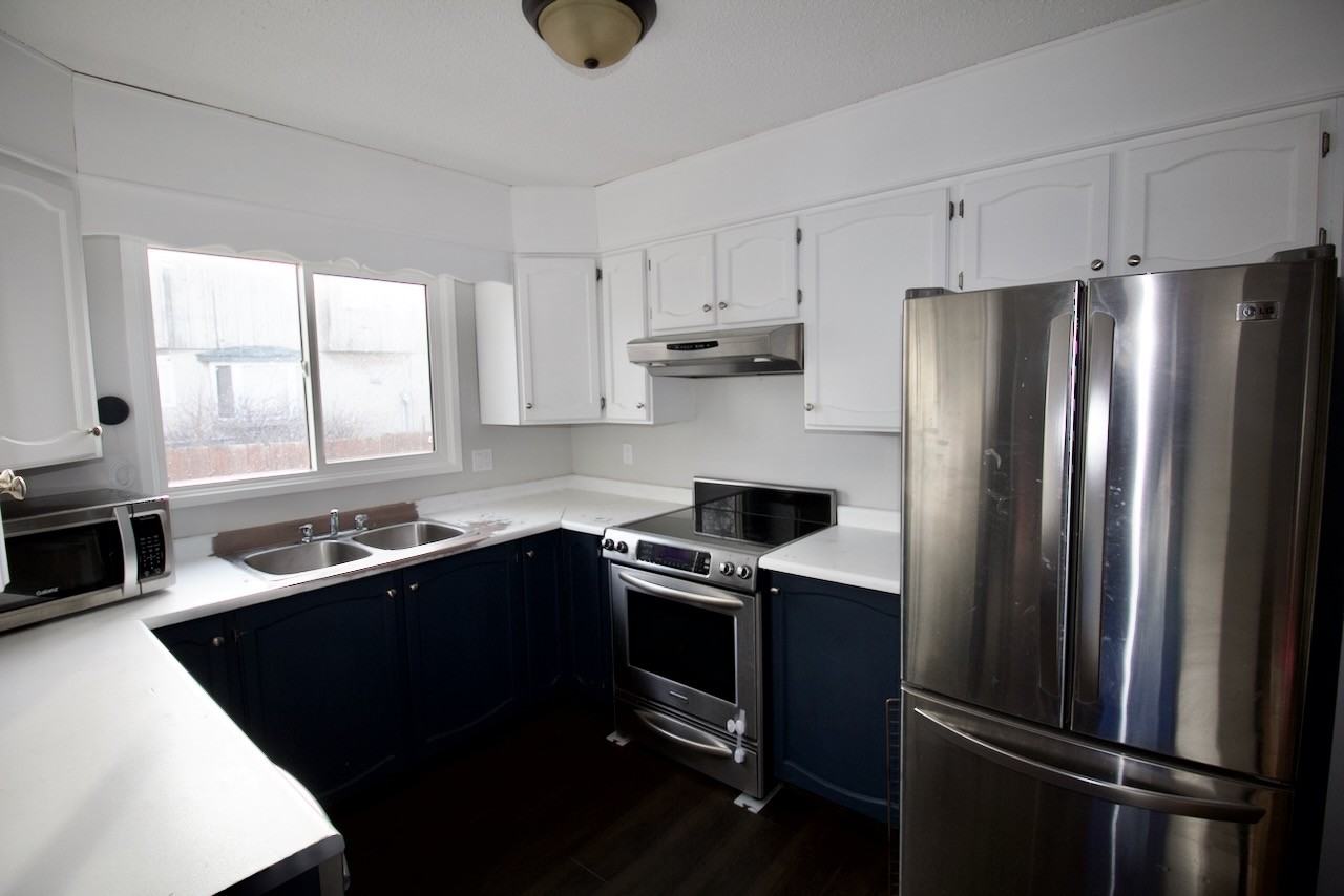 16 Gariepy Cres Nw - Photo 2 of 14