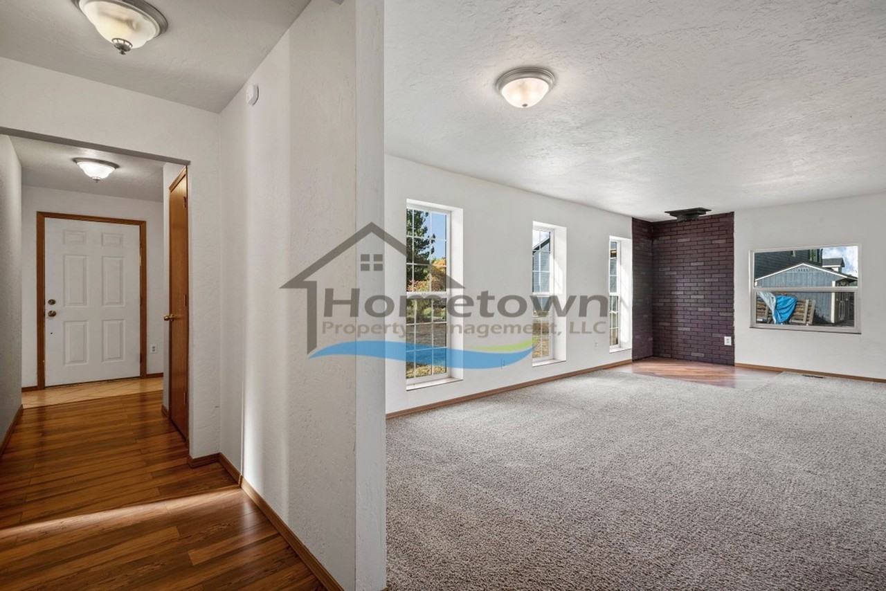 2040 W Lundy Blvd - Photo 5 of 30