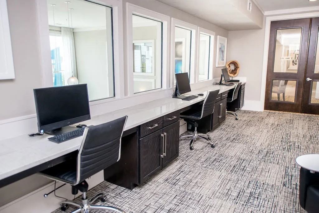 181 W Gray St - Photo 6 of 27