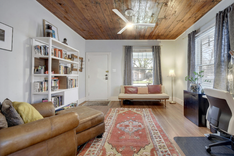 2504 E Cesar Chavez St - Photo 2 of 36