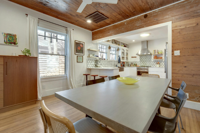 2504 E Cesar Chavez St - Photo 4 of 36