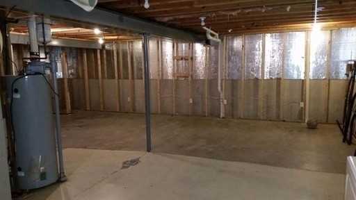 2742 Coachlight Ln - Photo 2 of 12