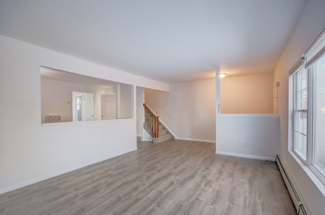 553 Rosevale Ave #NA - Photo 3 of 38