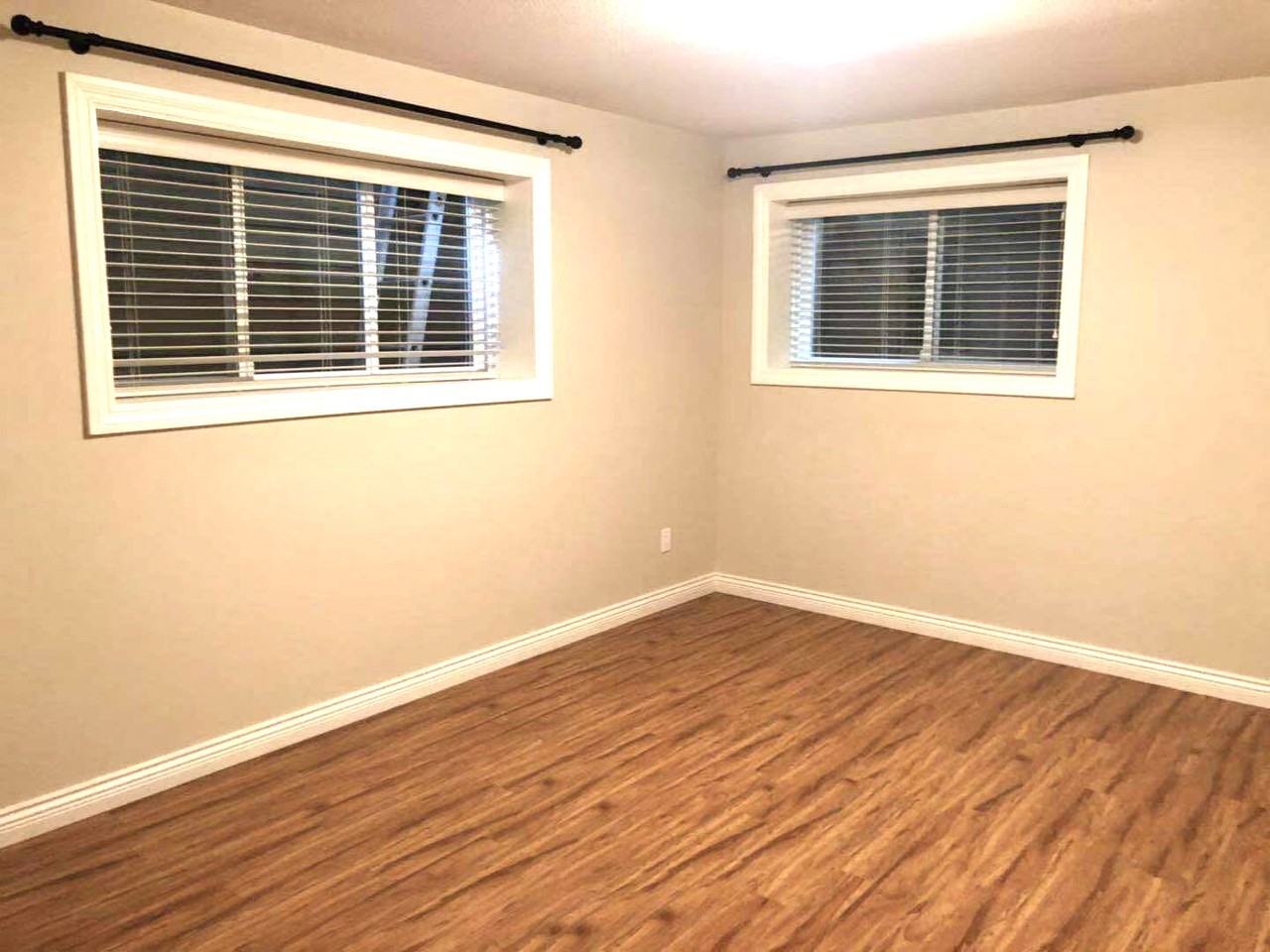 2519 Swinburne Avenue - Photo 3 of 8