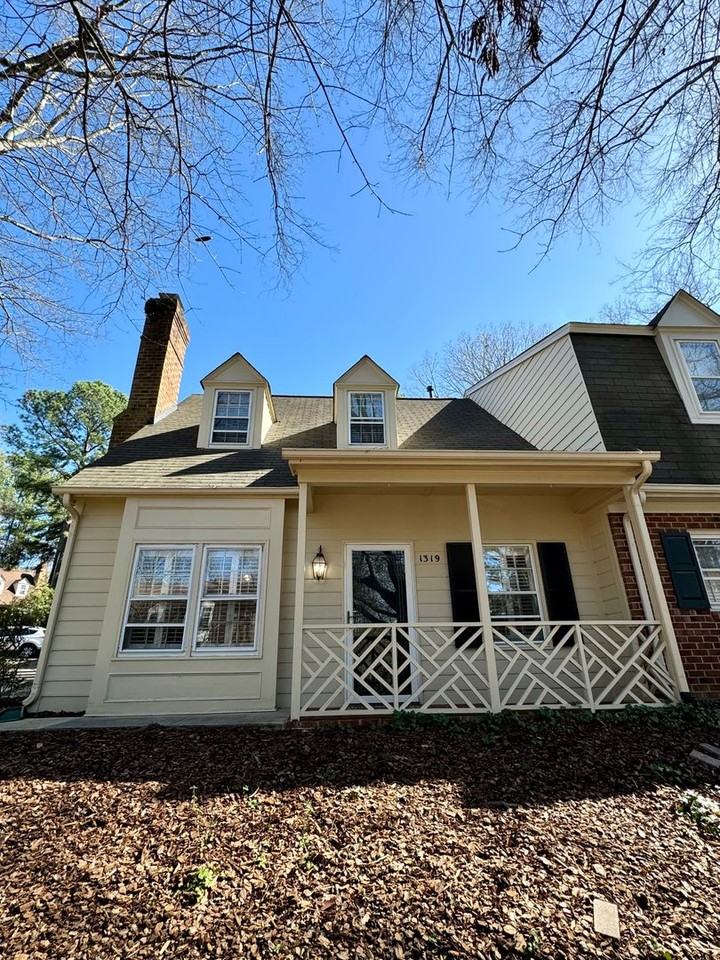 1319 Dylan Heath Ct - Photo 2 of 25