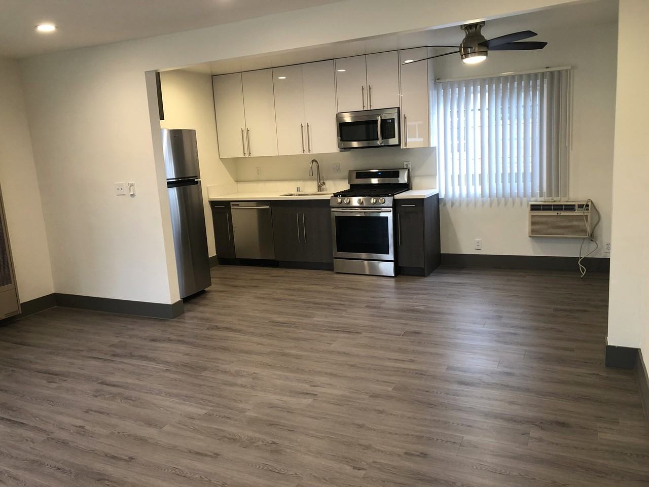 cla372 - Photo 4 of 50