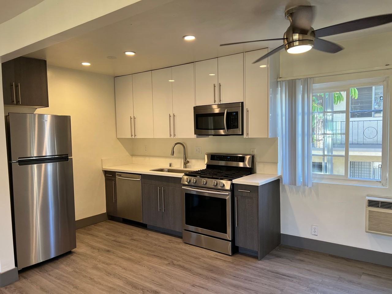 cla372 - Photo 7 of 50