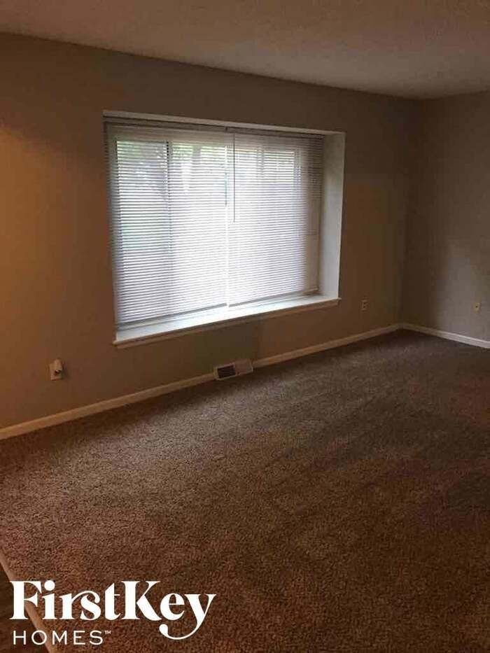 1721 N Belvidere Ave - Photo 2 of 16