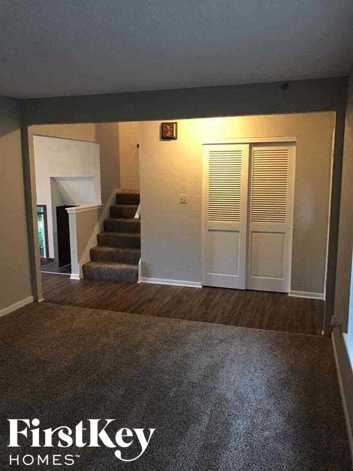 1721 N Belvidere Ave - Photo 3 of 16