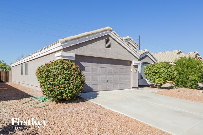 1820 S 106th Ln - Photo 3 of 43