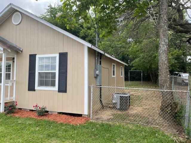 2104 W Robbins St #NA - Photo 2 of 18