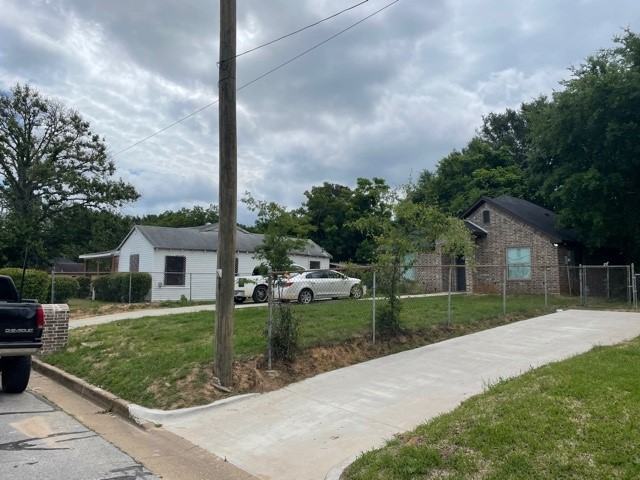 2104 W Robbins St #NA - Photo 3 of 18