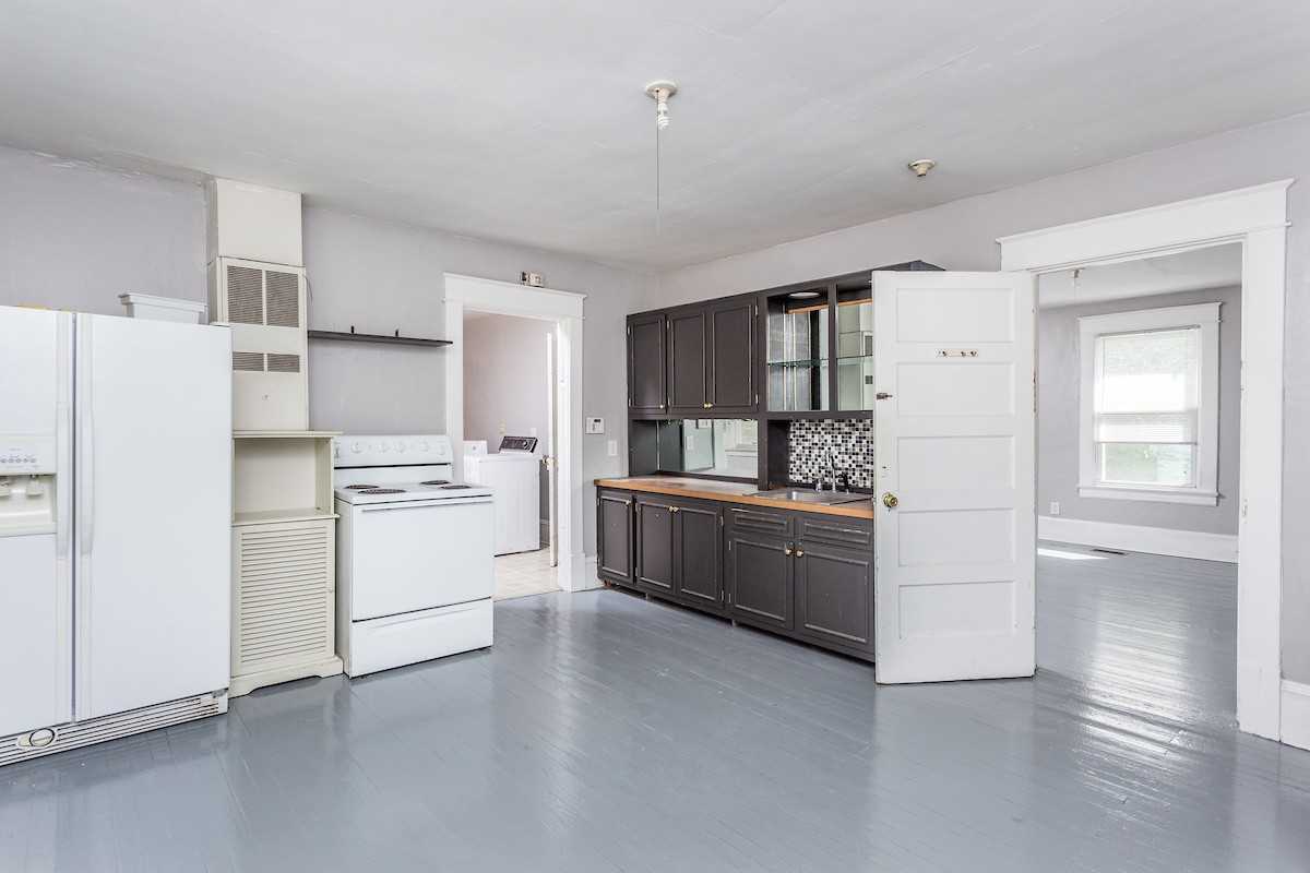 1309 E Jones St #1309 - Photo 3 of 14