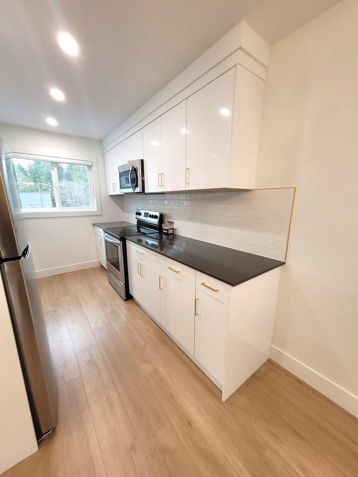 1010 Immanuel St #1 - Photo 2 of 10