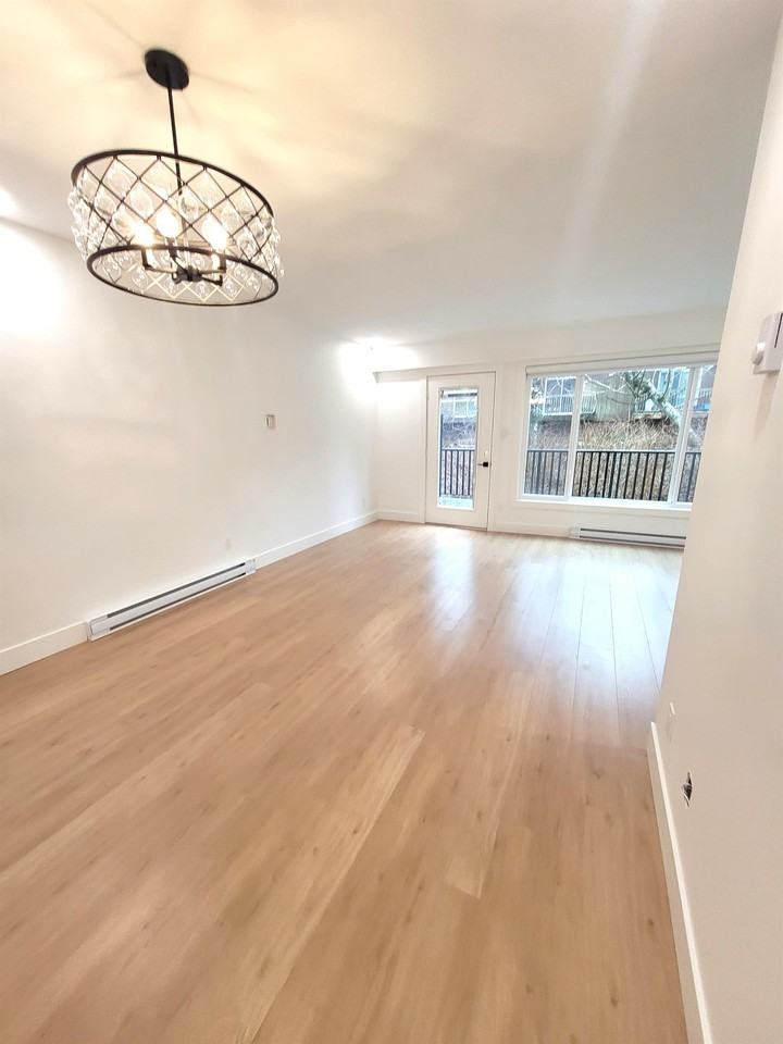 1010 Immanuel St #1 - Photo 4 of 10