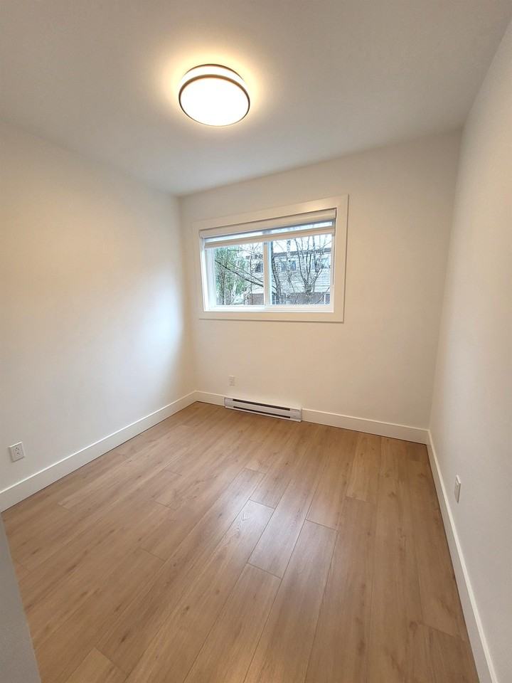 1010 Immanuel St #1 - Photo 5 of 10