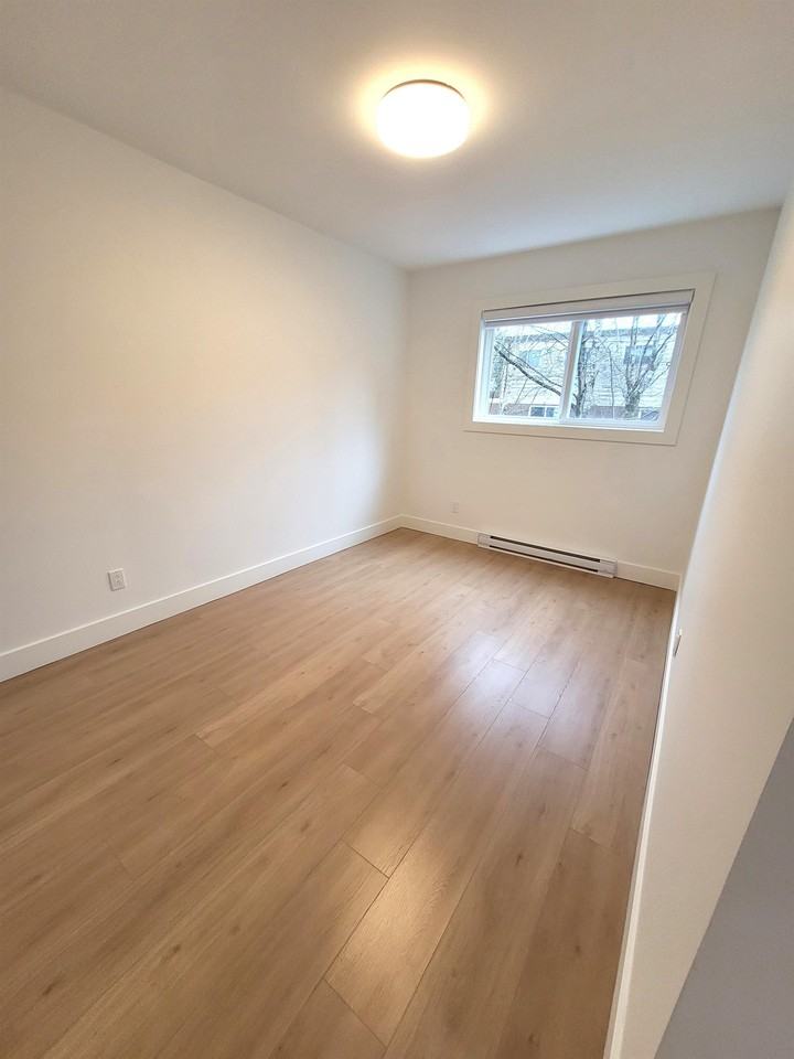 1010 Immanuel St #1 - Photo 6 of 10