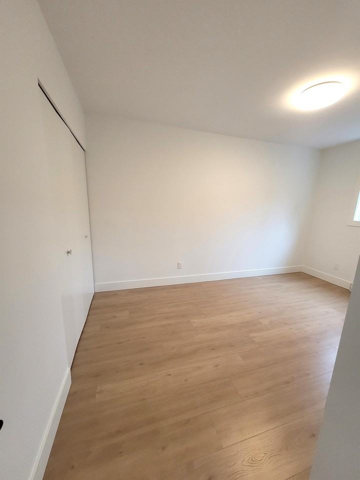 1010 Immanuel St #1 - Photo 7 of 10