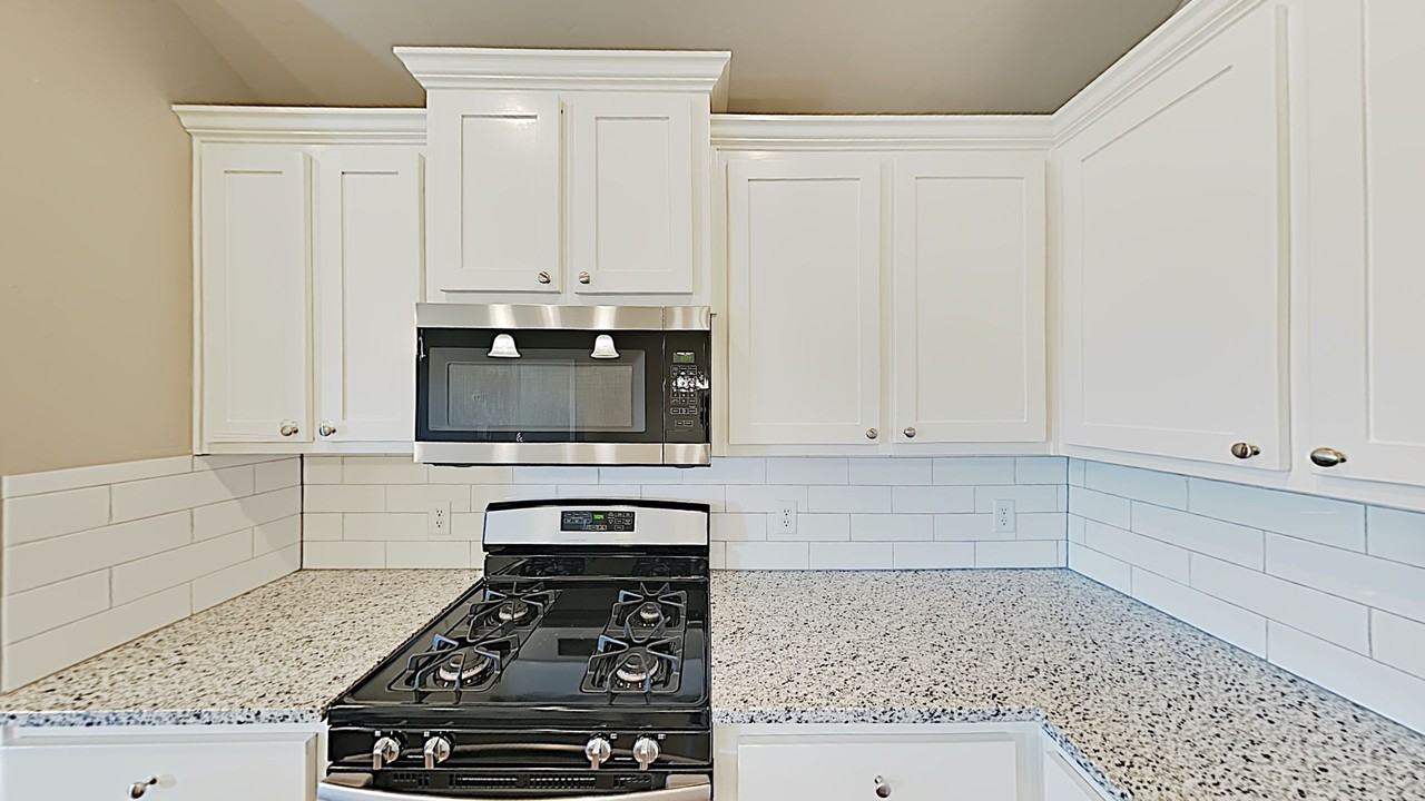 17657 Macarthur Park Rd - Photo 6 of 19