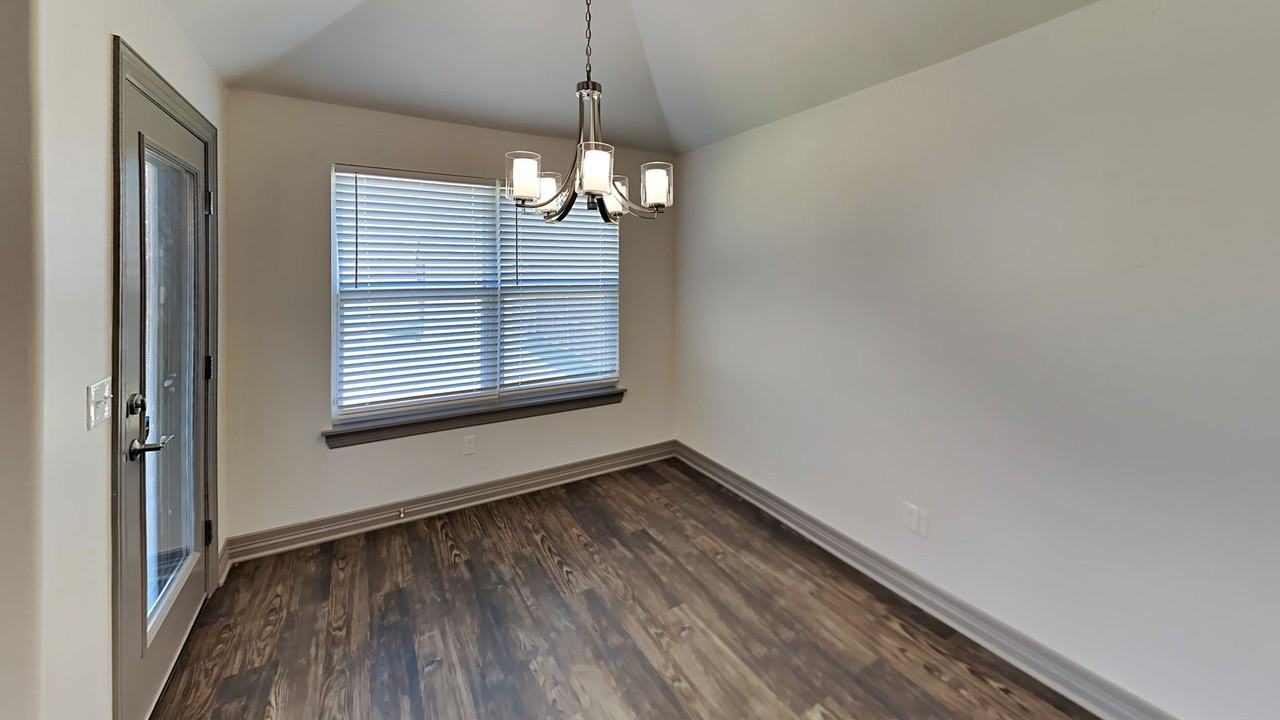 9437 Nw 87th St - Photo 7 of 17