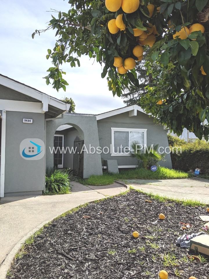 9484 Alcosta Way - Photo 2 of 37