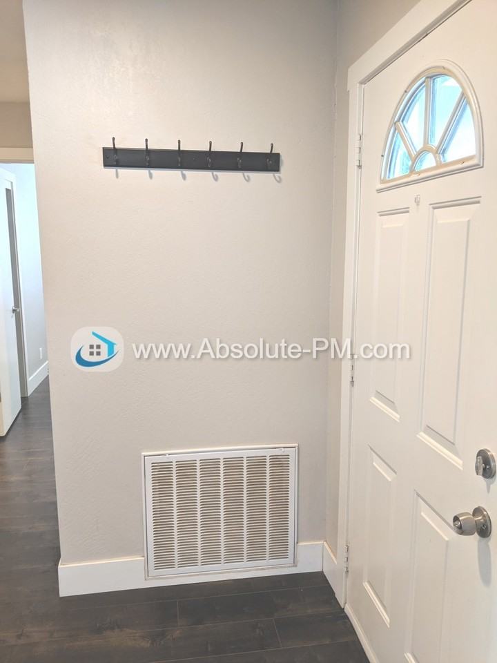 9484 Alcosta Way - Photo 3 of 37