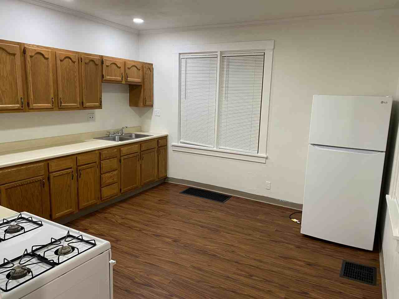 1401 4th Ave #1 - Photo 3 of 13