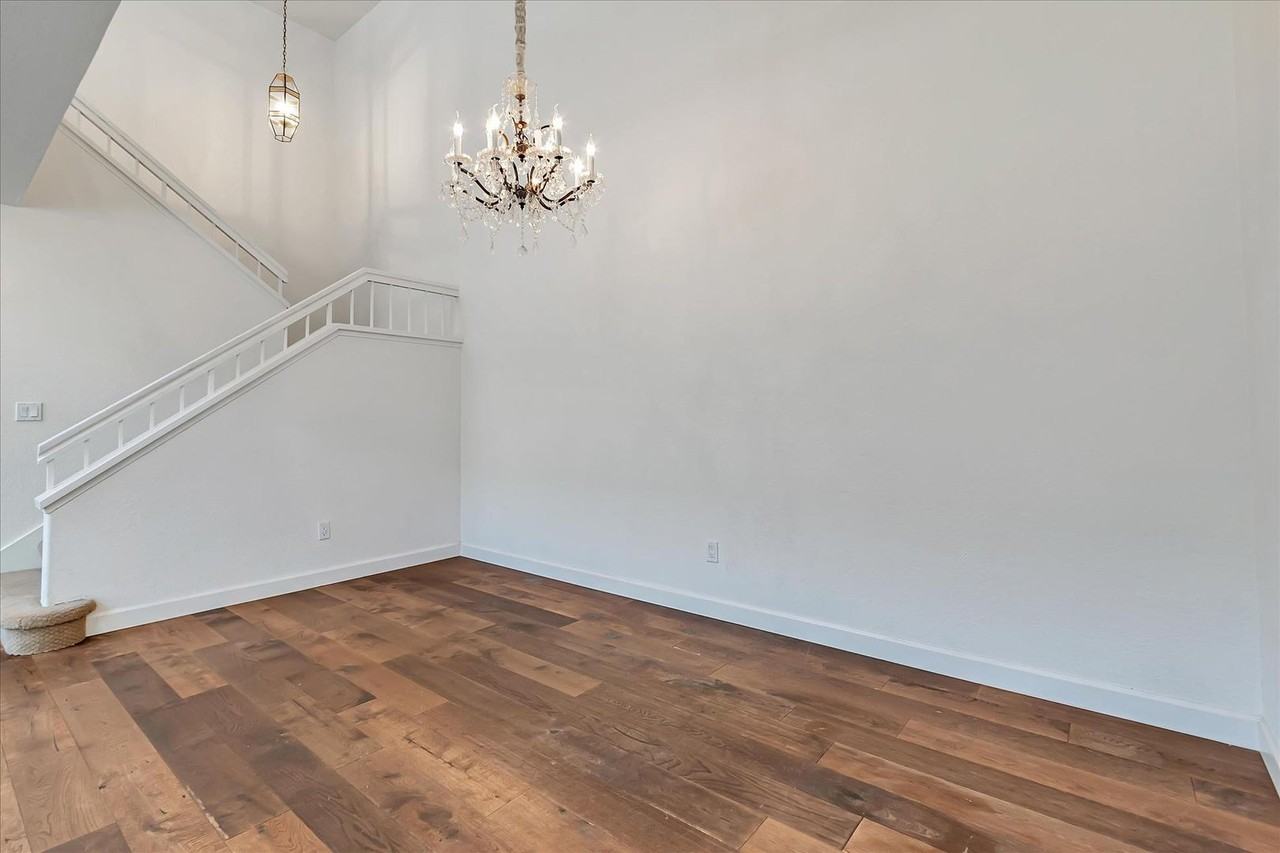18875 Biarritz Ln - Photo 3 of 21
