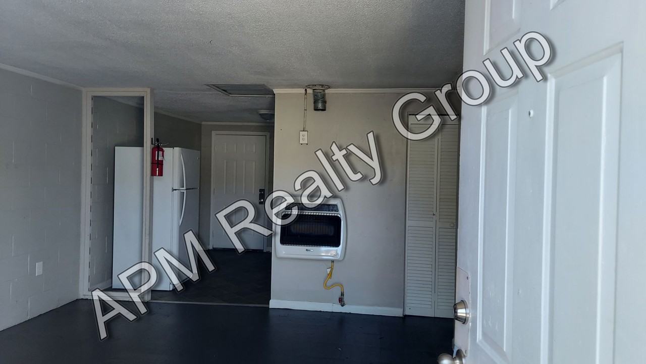 3048 Howell Ct Apt A - Photo 7 of 8