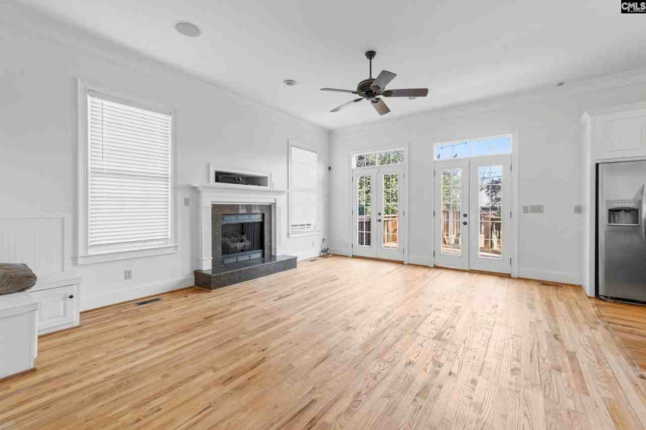 310 S Gregg St - Photo 3 of 34