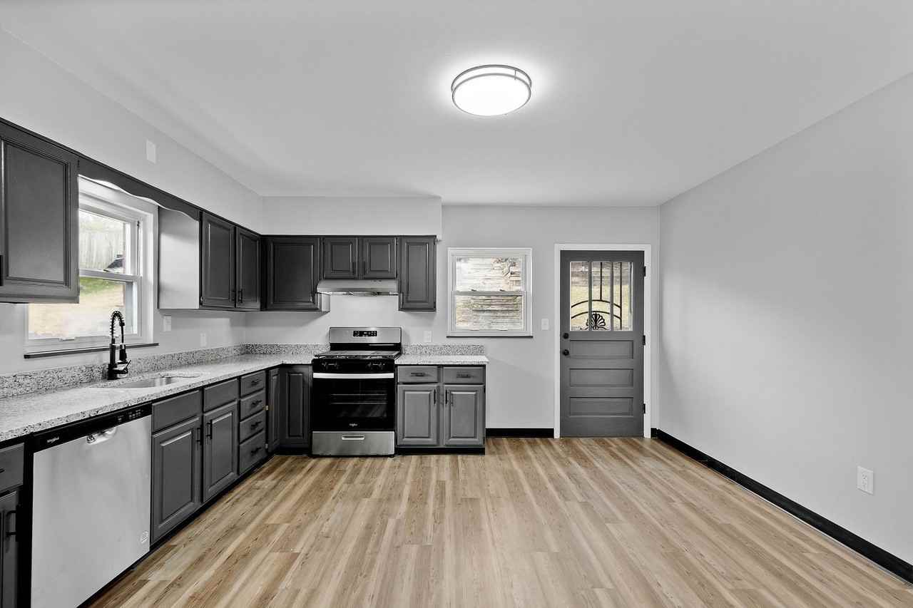 1411 Fairmont St - Photo 5 of 28