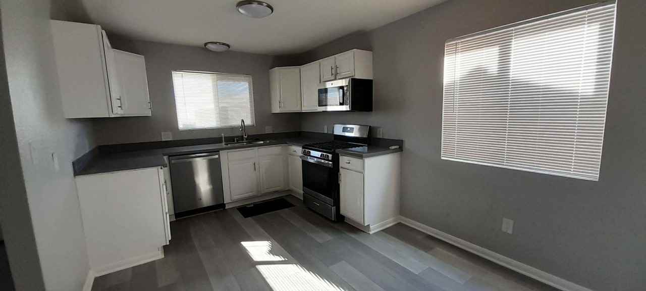 422 East J St - Photo 2 of 8