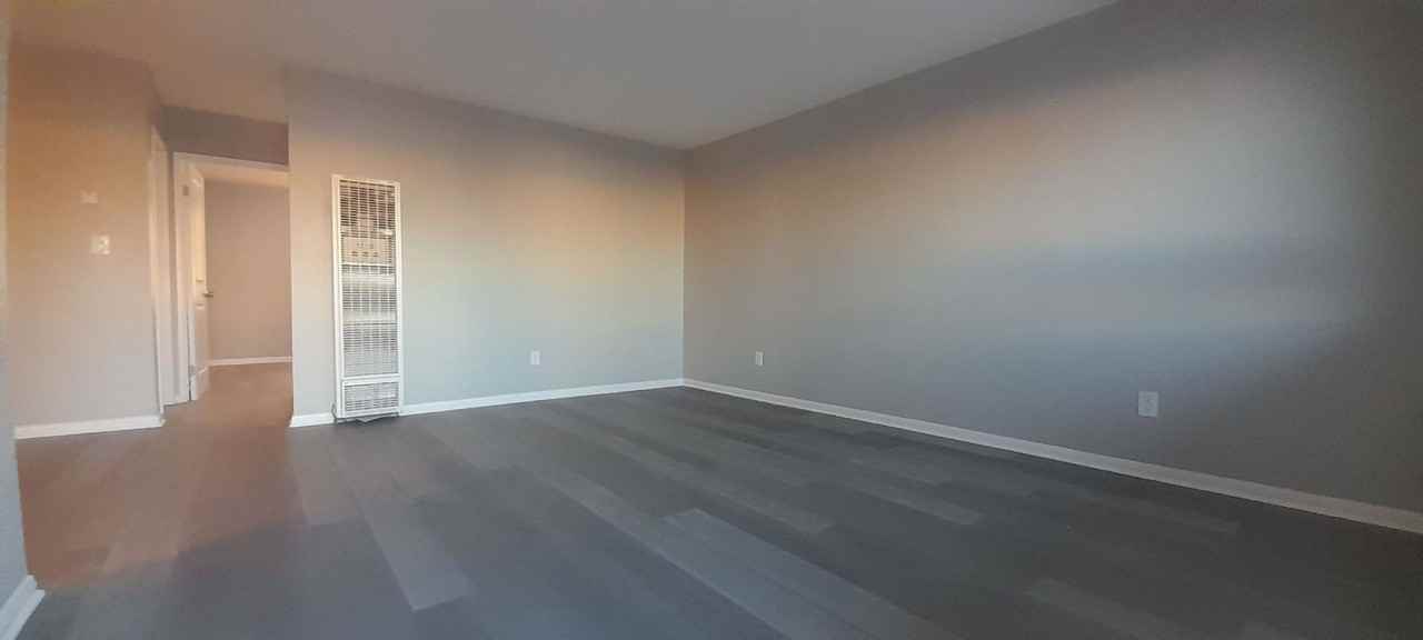 422 East J St - Photo 3 of 8