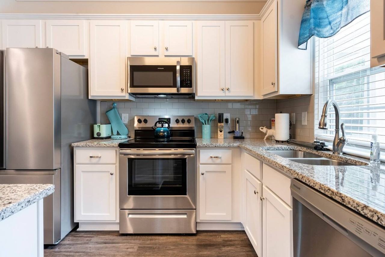 4357 Azalea Dr - Photo 4 of 28