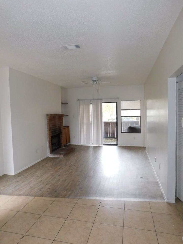 2509 W Slaughter Ln - Photo 3 of 10