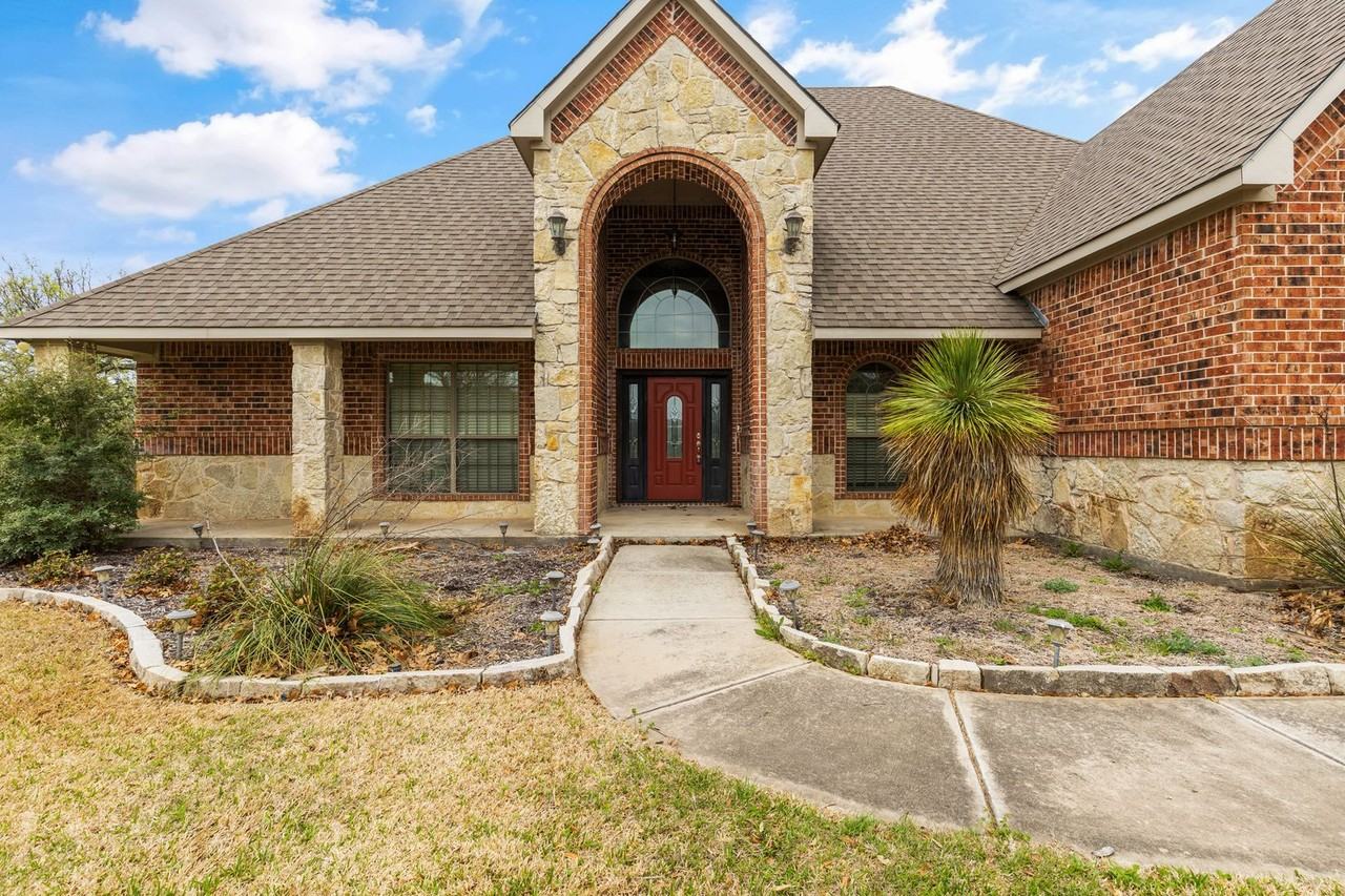 389 Scenic View Dr - Photo 2 of 41